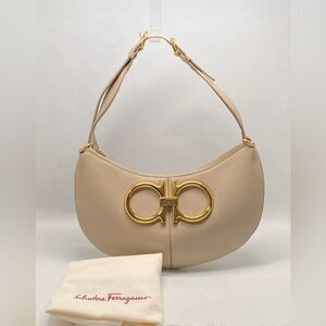Ferragamo Maxi Gancio shoulder bag